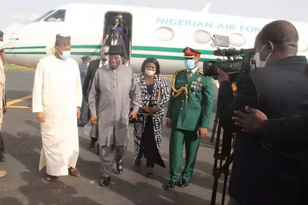 Goodluck Jonathan Lands In Mali On A Peace Mission (Photo)