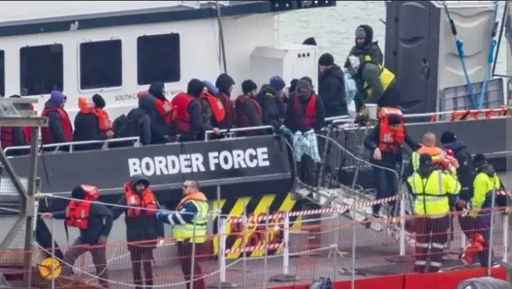 UK reveals plan to detain, deport Channel migrants