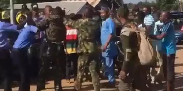 Nigerian Policemen, Soldiers Fight In Public Over Traffic Violation, Assault On Policewoman In Ekiti (Video)