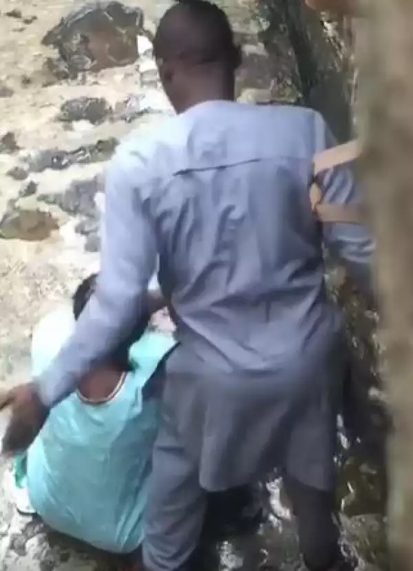 Video Of Nigerian Man Forcefully Brushing His Wife