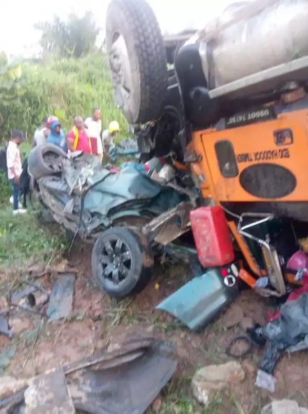 Five Dead As Cement-laden Truck Rams Into Vehicle In Cross River