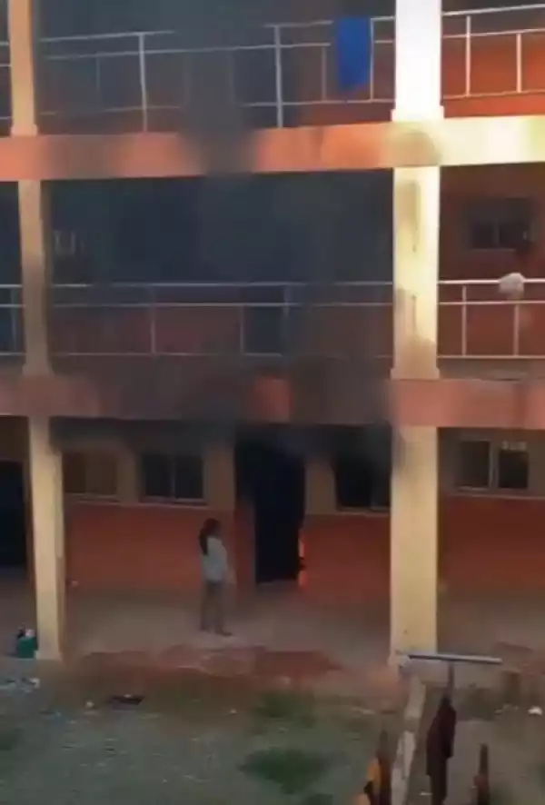 UniAbuja Female Student Wielding Knife Sets Hostel On Fire (Video)