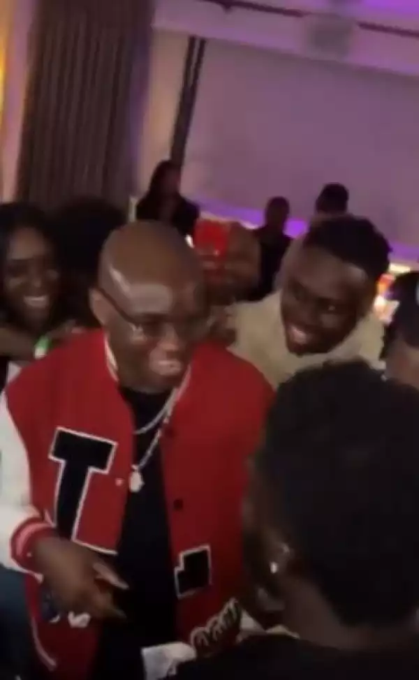 UK-based Nigerian Pastor, Tobi Adeboyega Sprays Davido Bundles Of Pounds As He Performs At A Nightclub 