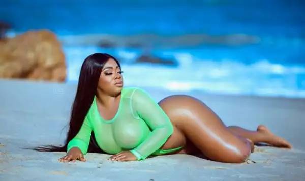 Moesha Buduong Flaunts Her Huge Curves In Her New Beach Photos