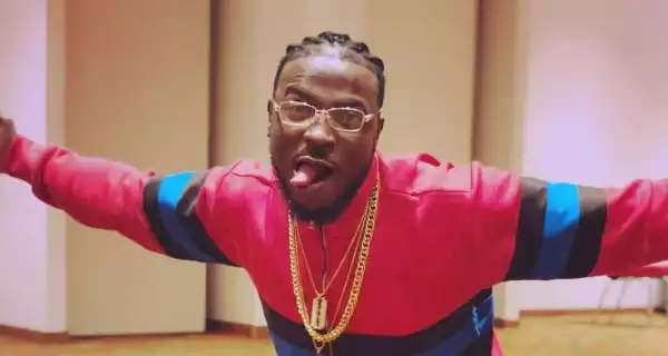 Lady Weeps Profusely After She Was Prevented From Meeting Peruzzi At An Event (Video)