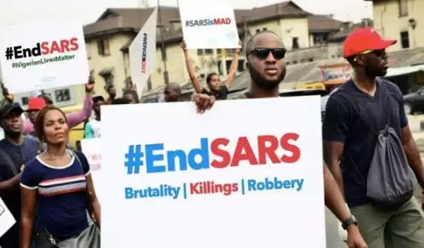 Police reportedly kill one, injure many during protest against SARS brutality in Sagamu, Ogun State (Video)