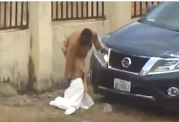 NCDC official seen removing his PPE with bare hands after burial ceremony of Abba Kyari (video)