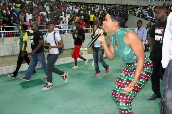 VIDEO: Yemi Alade Thrills 50,000 Fans at “Night of Hope” in Tanzania