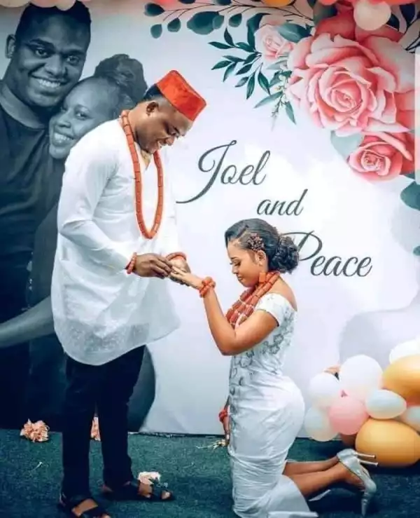 Confusion As Lady Kneels Down For Her Fiance To Ring Her Finger
