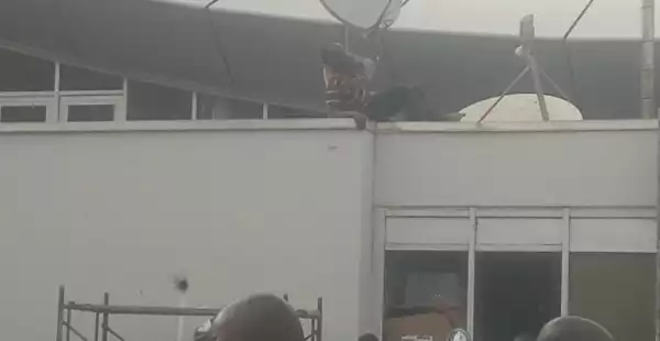 Uber driver threatens to commit suicide at Abuja airport (VIDEO)