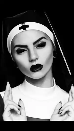 Crazy Nun - S01