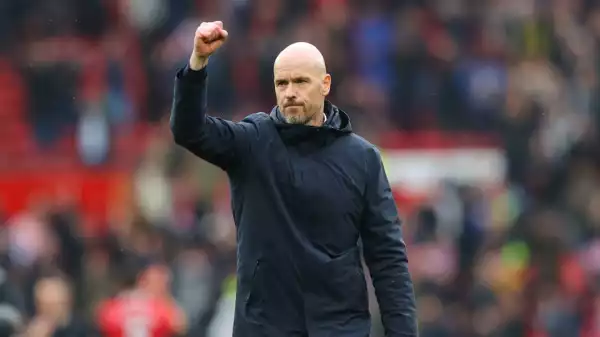 Erik ten Hag explains why he lifted green and gold Glazers protest scarf