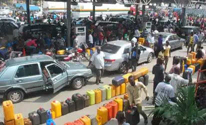 See How Much They Sell Fuel Per Litre In Abuja, Others As Scarcity Persists In Lagos