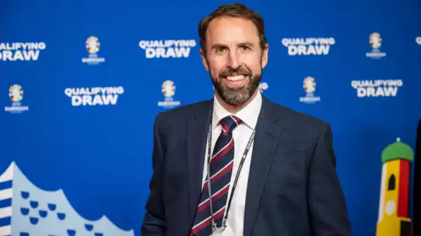 Gareth Southgate vows to see out England contract
