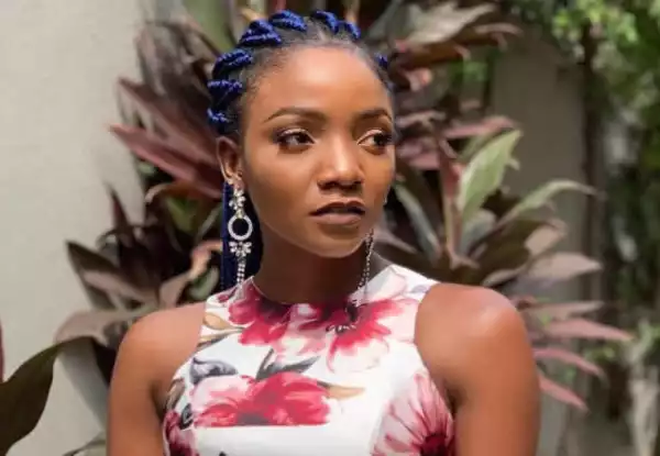 We shouldn’t rain curses on the kids of Nigerian politicians. It isn’t good for their mental health — Singer Simi