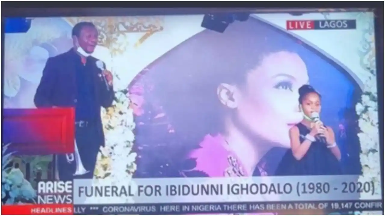 Nathaniel Bassey performs Onise Iyanu with Ibidun Ighodalo’s daughter at her funeral (video)