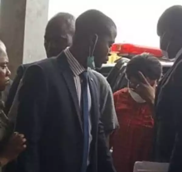 Celebrities call for arrest of journalists and security operatives swarming around Funke Akindele and JJC Skillz while being arraigned in court (video)