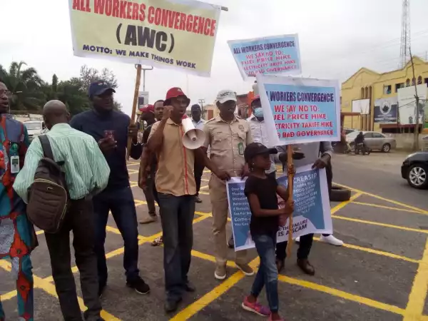 Stop protesting on internet, speak against fuel, electricity tariff hike – Activist tells Nigerians [PHOTOS]