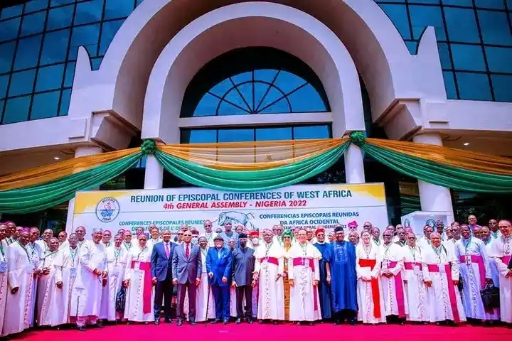 Yemi Osinbajo Pictured With Clergymen