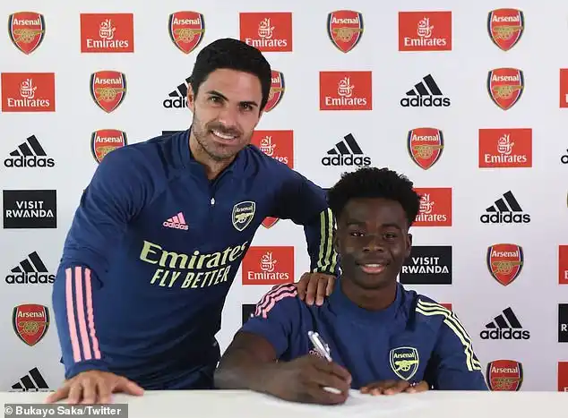 18-year-old Bukayo Saka signs new long-term deal with Arsenal
