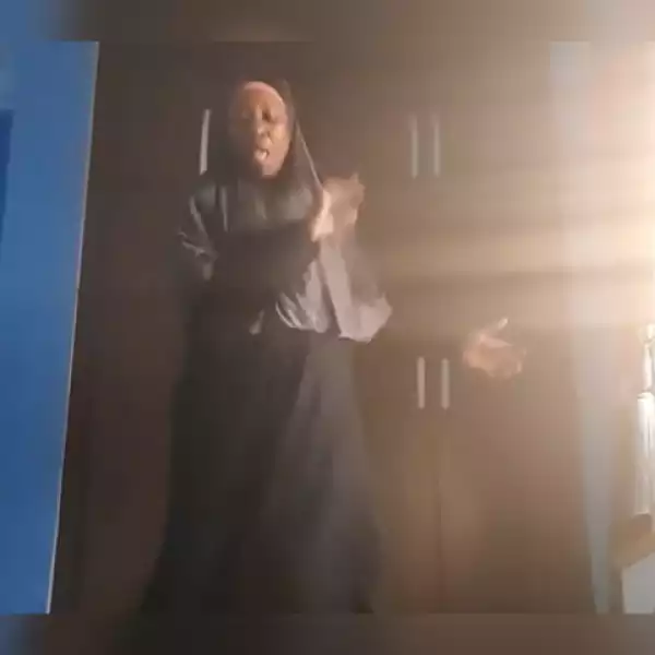Aisha Yesufu Shows Off Amazing Dance Skills In Hijab (Photo+Video)