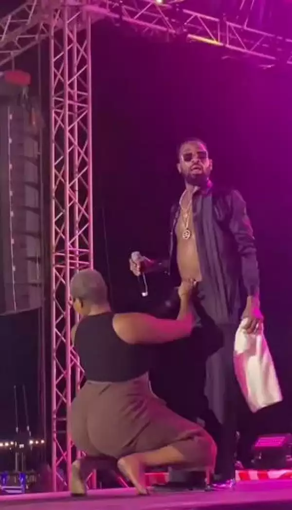 The Moment A Female Fan Attempted To Touch Dbanj Inappropriately On Stage (Video)