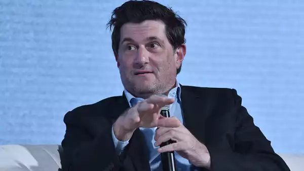 The Idea of You: Michael Showalter to Direct Anne Hathaway-Led Romance Pic