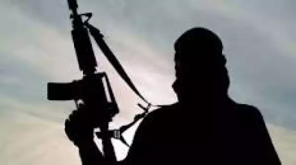 Unknown Gunmen Kill Policeman In Ogidi, Anambra State (Disturbing Video, Pix)
