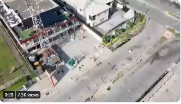 Drone camera captures the looting of shopping malls in Lekki phase 1 (videos)