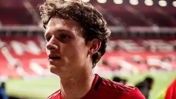 Man Utd Confirm New Deal For 20-Year-Old Defender (PHOTO)