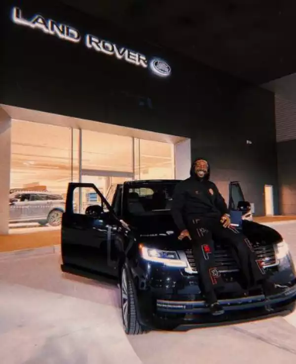 Nigerian Singer, Adekunle Gold Buys Range Rover (Photo)