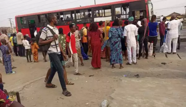 JUST-IN: Woman Delivers Baby In Public Bus At Ketu