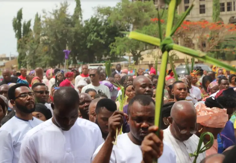 Palm Sunday: Embrace life of modesty, service – Kaigama urges leaders