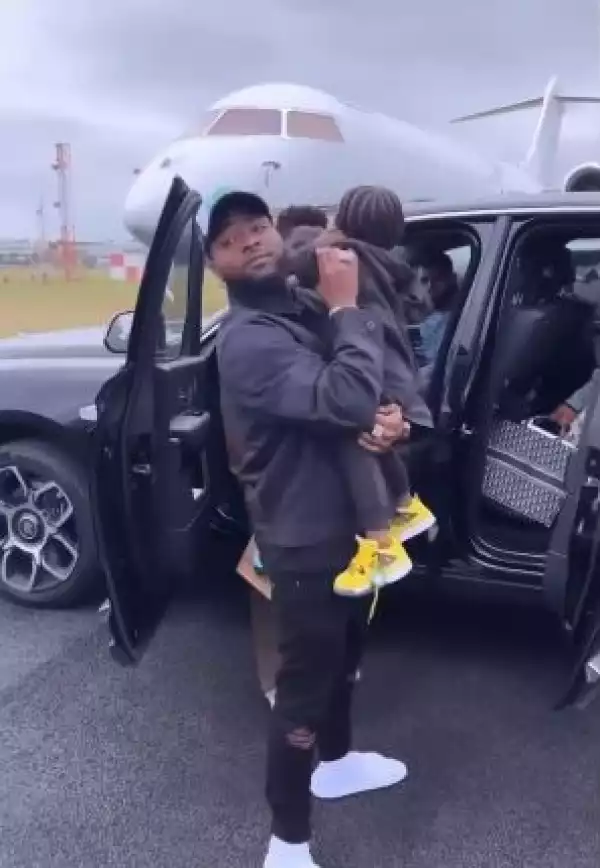 Davido Storms London Airport To Welcome Chioma and Ifeanyi Ahead of O2 Arena Concert (Video)