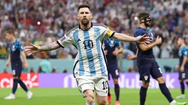 Lionel Messi becomes Argentina