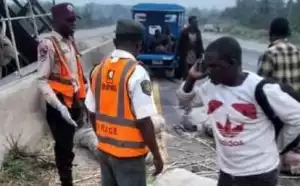 One Dead, Five Injured In Lagos-Ibadan Expressway Crash