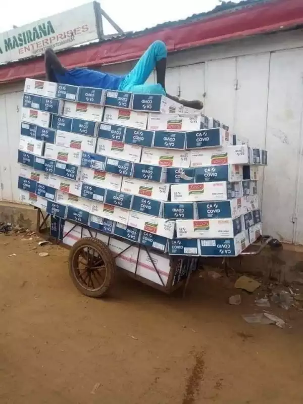 Hilarious! Is this man about to stock his shop with cartons of looted COVID-19 noodles?