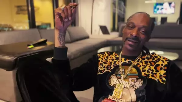 Snoop Dogg ft. October London - Touch Away (Video)