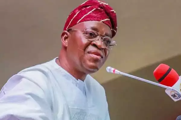 Gov Oyetola Swears In Newly Elected LG Chairmen, Councillors