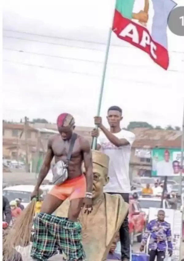 Portable Strips To His Boxers In Front Of Obafemi Awolowo Statue To Campaign For APC