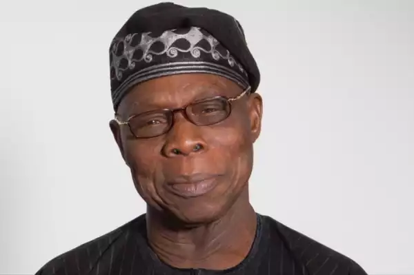 Obasanjo Teaches His Grandson How To Properly Prostrate While Greeting (Video)