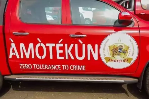 BUSTED!!! Fake Amotekun Recruitment Officer Arrested In Oyo