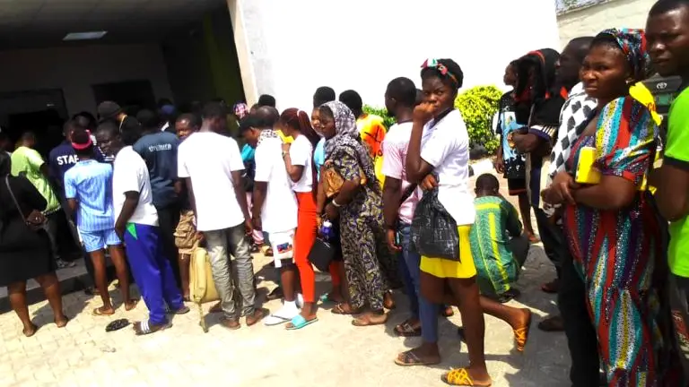 New Naira Notes: Queues, as customers abandon churches for banks in Cross River