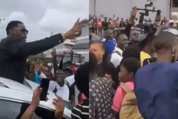 Neo Overwhelmed By The Number Of People Who Waited To See Him After The Award Presentation (Video)