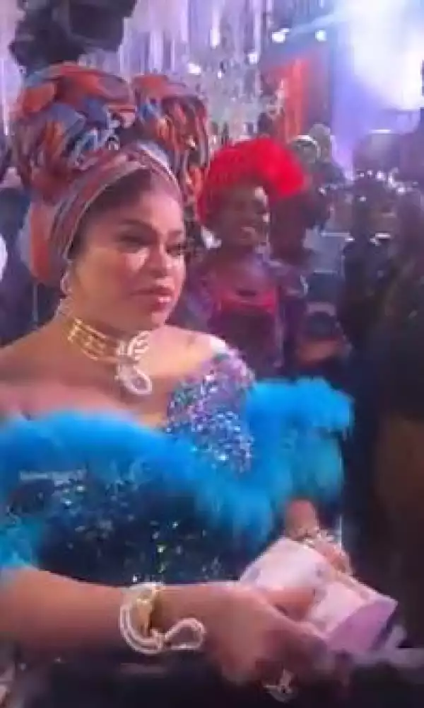 Video Of Bobrisky Spraying N500 Notes At An Event