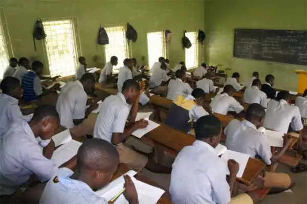 Exam Malpractice: See What Auchi Polytechnic Student Did To ₦100 Notes