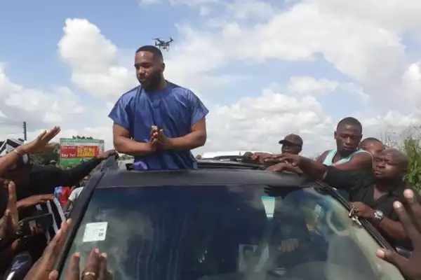 “I No Get Cash On Me Now” – Billionaire Son, Kiddwaya Begs Crowd After They Blocked His Car (VIDEO)