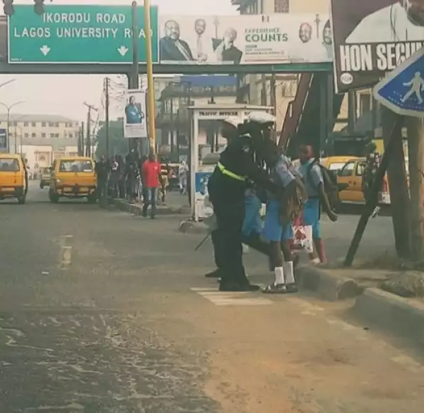 Policewoman praised for making it her duty to properly dress students while working on the streets of Lagos