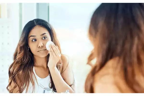 Lady Asked To Clean Her MakeUp After Meeting Boyfriend’s Family For The First Time