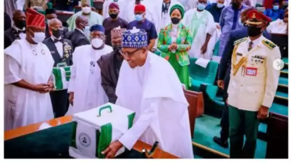 BREAKING: National Assembly transmits 2022 budget to Buhari for assent